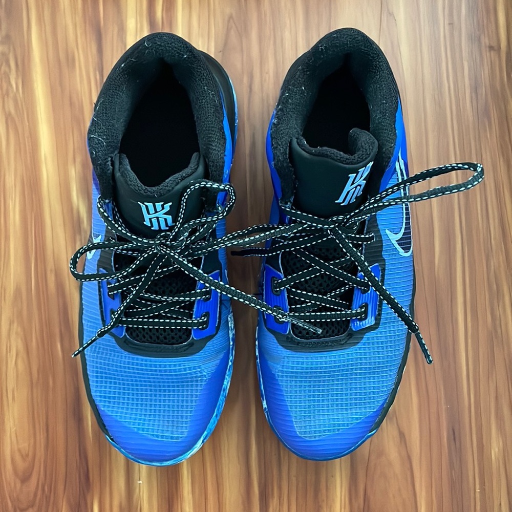 Boys Nike Kyrie Flytrap Size 6 Basketball Shoes